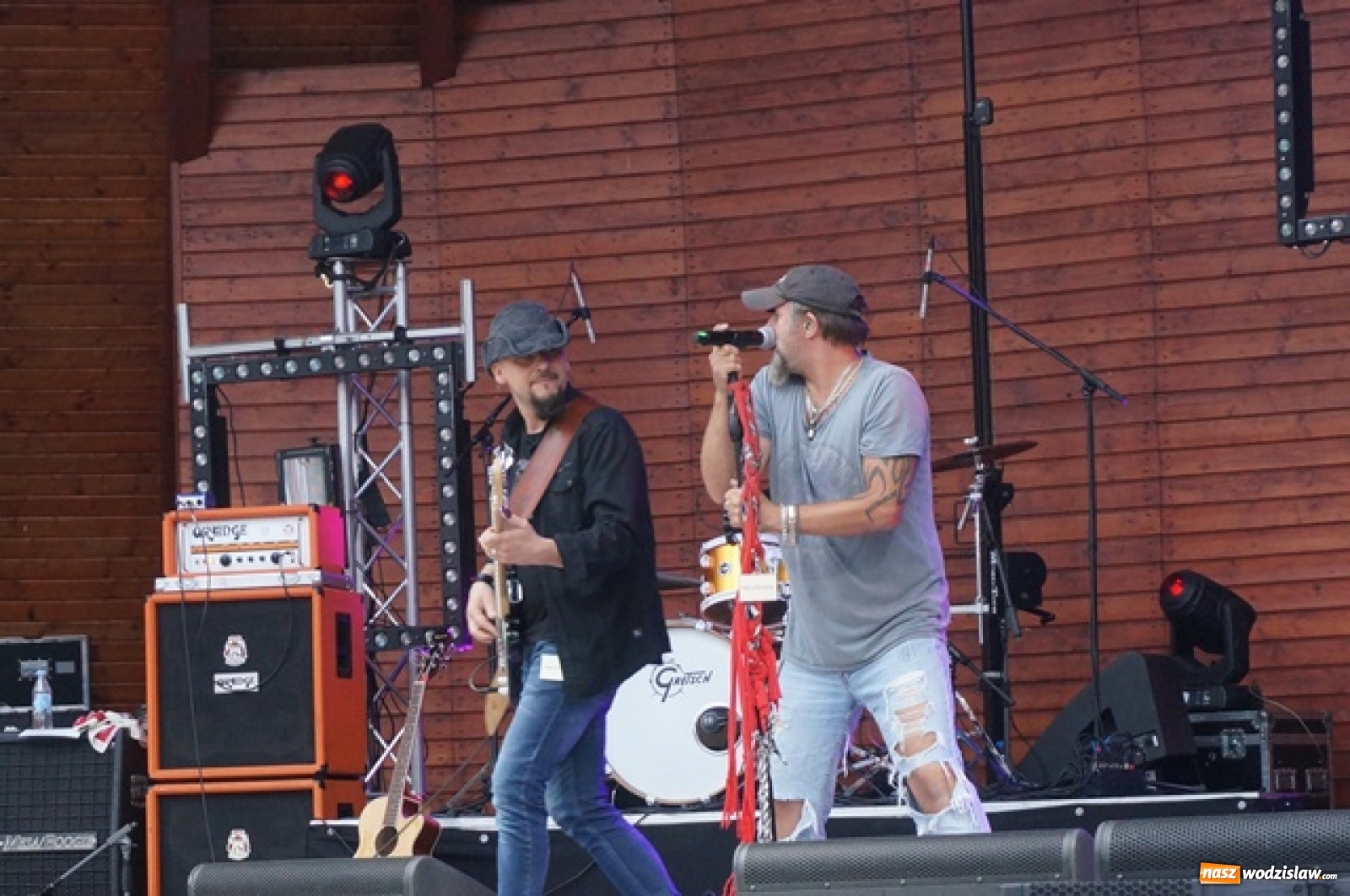 Zdjęcie w galerii na portalu naszwodzislaw.com: Koncert Sylwii Grzeszczak zgromadził tłumy na Dniach Godowa [FOTO] wiadomości z regionu