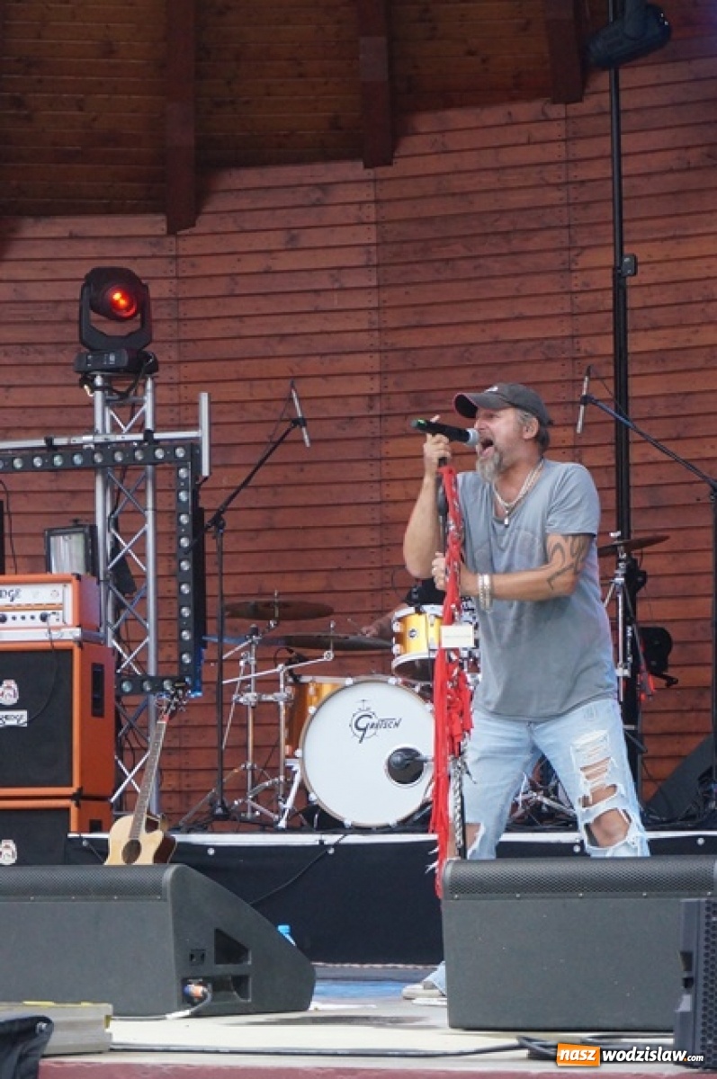 Zdjęcie w galerii na portalu naszwodzislaw.com: Koncert Sylwii Grzeszczak zgromadził tłumy na Dniach Godowa [FOTO] wiadomości z regionu