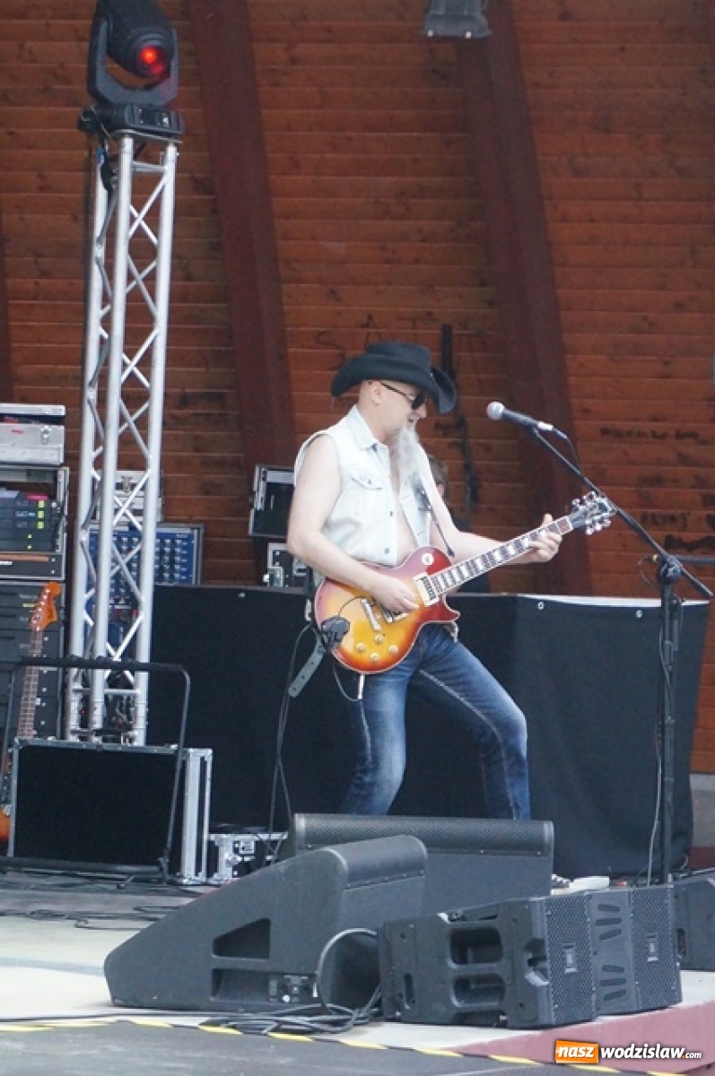 Zdjęcie w galerii na portalu naszwodzislaw.com: Koncert Sylwii Grzeszczak zgromadził tłumy na Dniach Godowa [FOTO] wiadomości z regionu