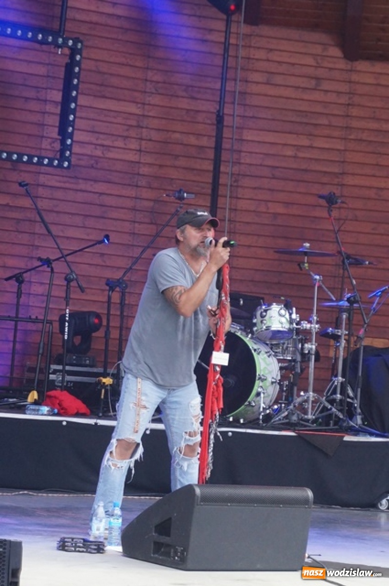 Zdjęcie w galerii na portalu naszwodzislaw.com: Koncert Sylwii Grzeszczak zgromadził tłumy na Dniach Godowa [FOTO] wiadomości z regionu