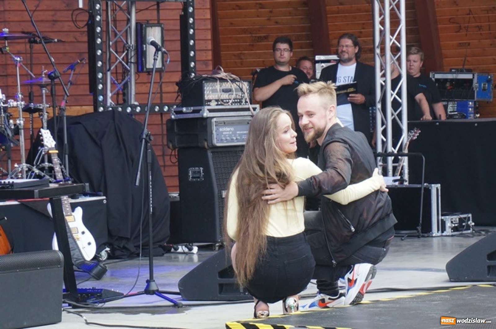 Zdjęcie w galerii na portalu naszwodzislaw.com: Koncert Sylwii Grzeszczak zgromadził tłumy na Dniach Godowa [FOTO] wiadomości z regionu