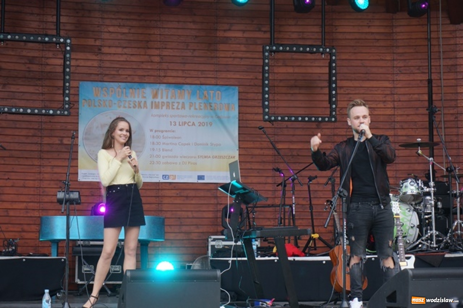 Zdjęcie w galerii na portalu naszwodzislaw.com: Koncert Sylwii Grzeszczak zgromadził tłumy na Dniach Godowa [FOTO] wiadomości z regionu