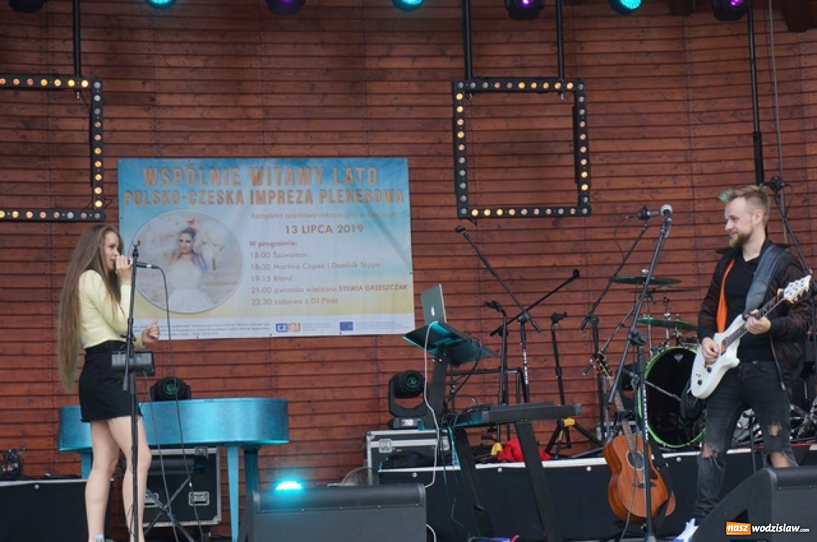 Zdjęcie w galerii na portalu naszwodzislaw.com: Koncert Sylwii Grzeszczak zgromadził tłumy na Dniach Godowa [FOTO] wiadomości z regionu