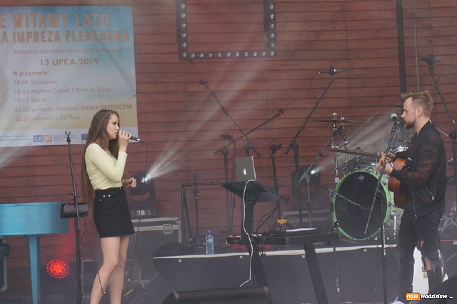 Zdjęcie w galerii na portalu naszwodzislaw.com: Koncert Sylwii Grzeszczak zgromadził tłumy na Dniach Godowa [FOTO] wiadomości z regionu