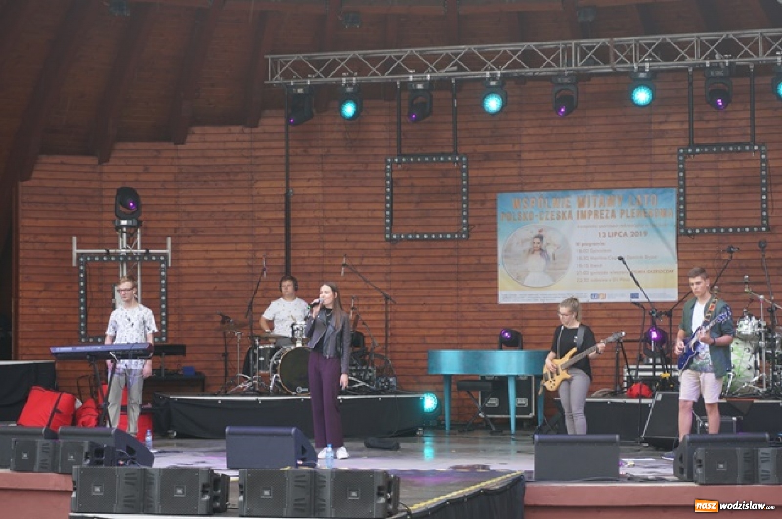 Zdjęcie w galerii na portalu naszwodzislaw.com: Koncert Sylwii Grzeszczak zgromadził tłumy na Dniach Godowa [FOTO] wiadomości z regionu