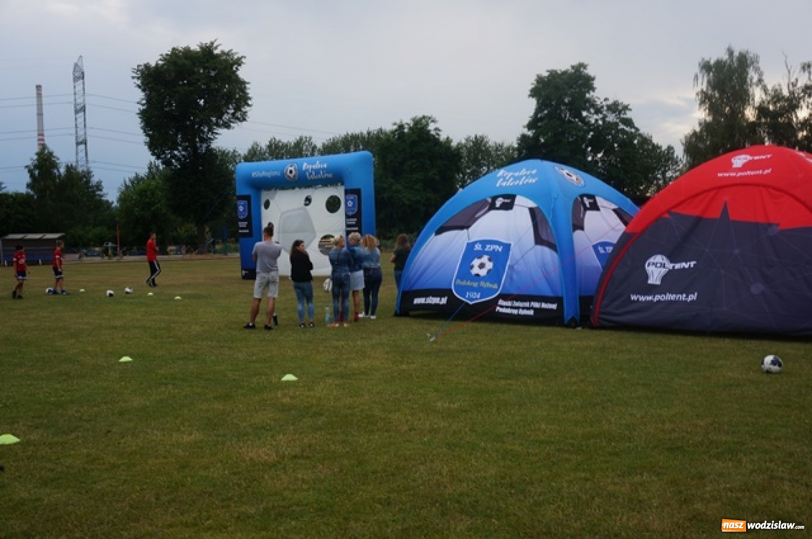Zdjęcie w galerii na portalu naszwodzislaw.com: Koncert Sylwii Grzeszczak zgromadził tłumy na Dniach Godowa [FOTO] wiadomości z regionu