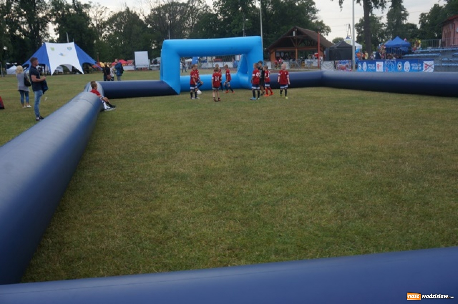 Zdjęcie w galerii na portalu naszwodzislaw.com: Koncert Sylwii Grzeszczak zgromadził tłumy na Dniach Godowa [FOTO] wiadomości z regionu