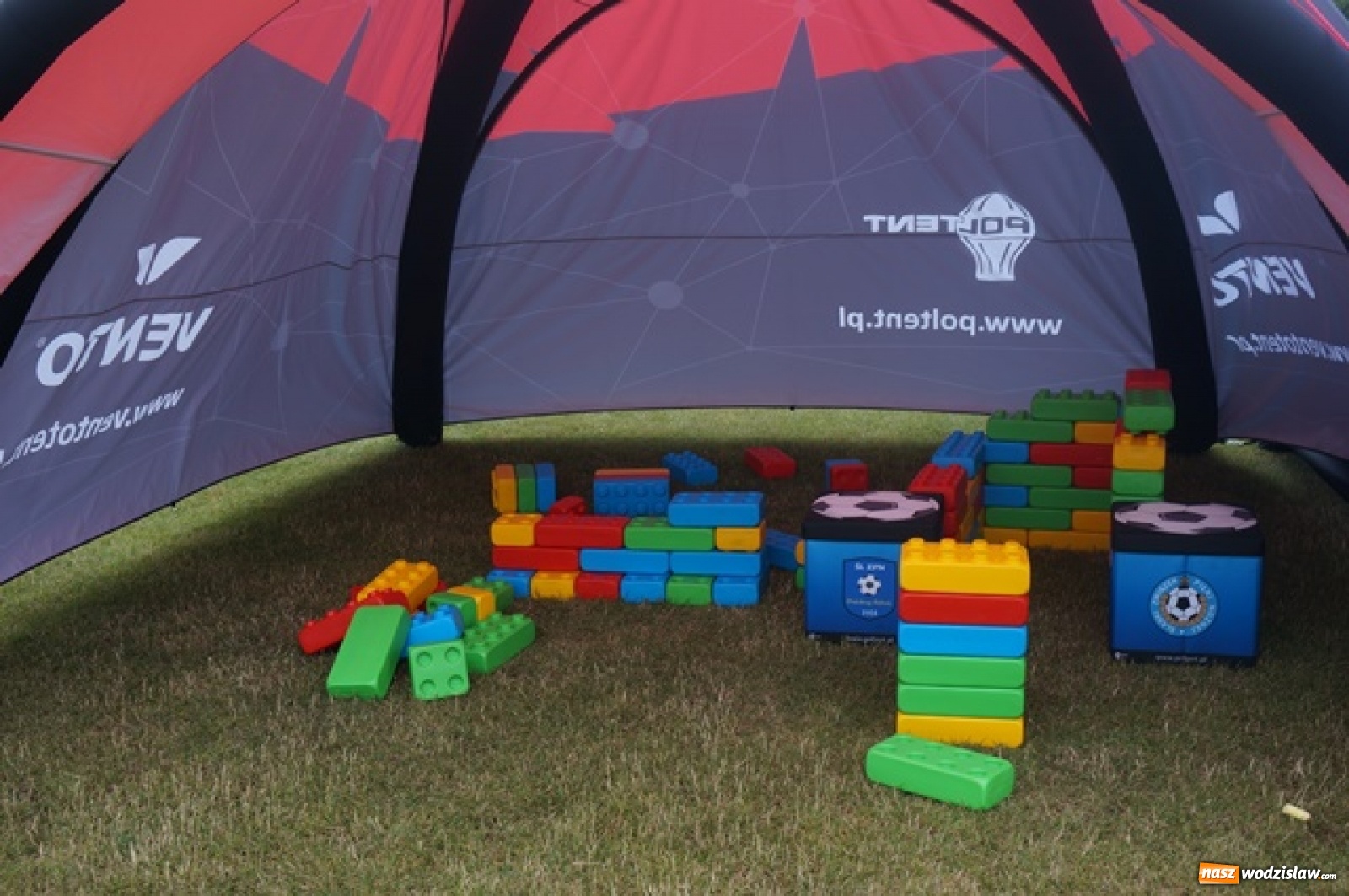 Zdjęcie w galerii na portalu naszwodzislaw.com: Koncert Sylwii Grzeszczak zgromadził tłumy na Dniach Godowa [FOTO] wiadomości z regionu