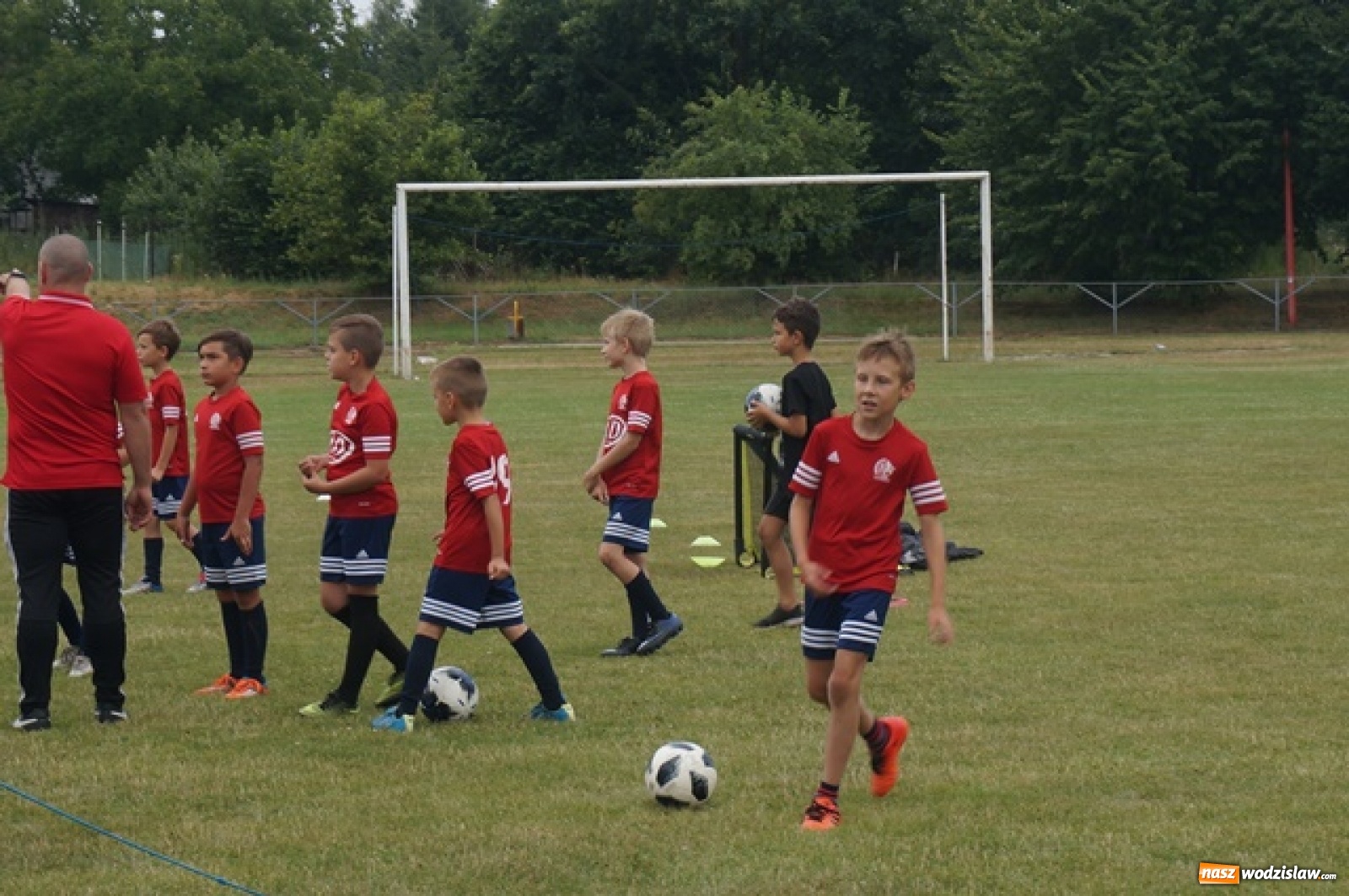 Zdjęcie w galerii na portalu naszwodzislaw.com: Koncert Sylwii Grzeszczak zgromadził tłumy na Dniach Godowa [FOTO] wiadomości z regionu