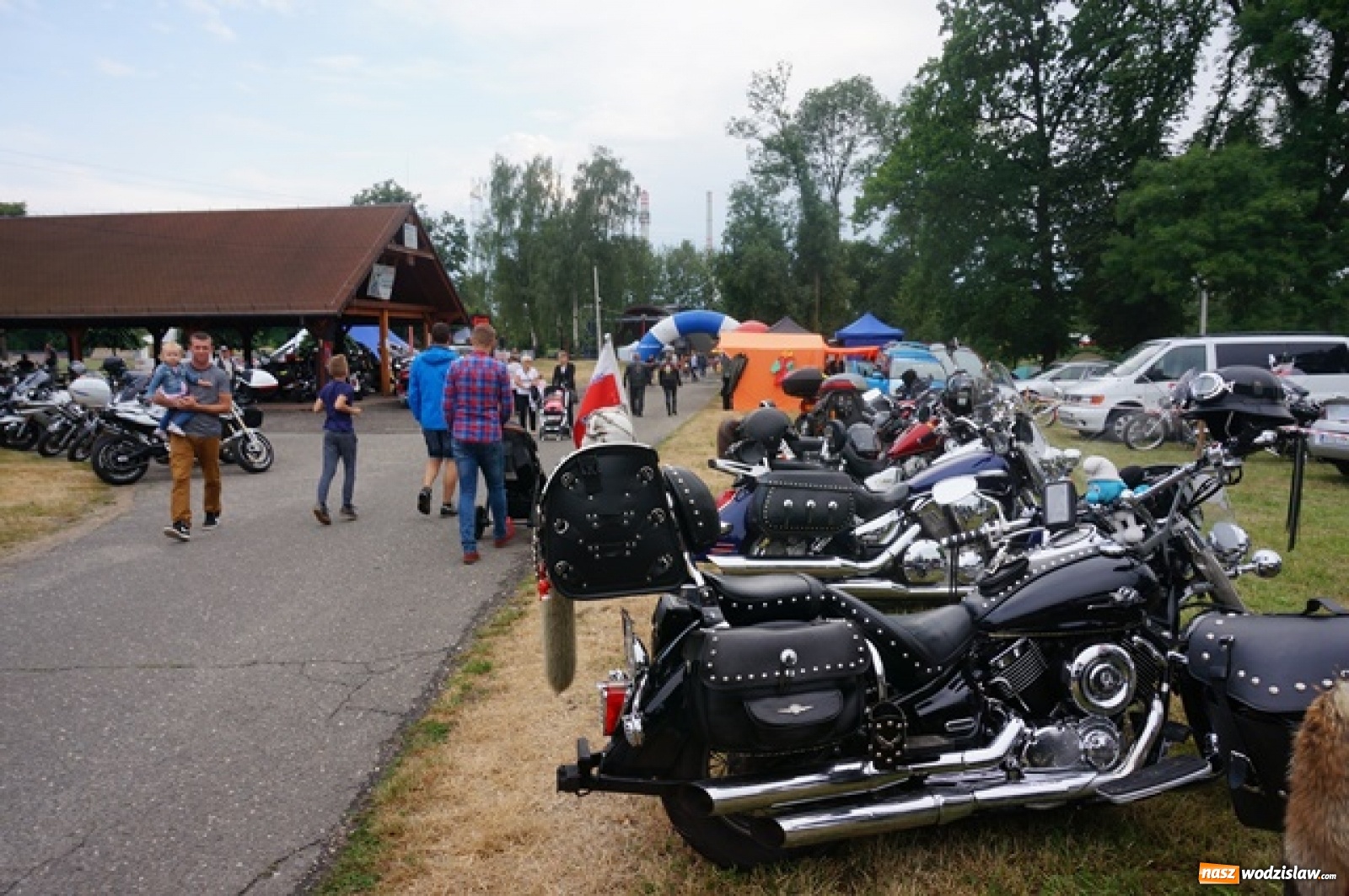 Zdjęcie w galerii na portalu naszwodzislaw.com: Koncert Sylwii Grzeszczak zgromadził tłumy na Dniach Godowa [FOTO] wiadomości z regionu