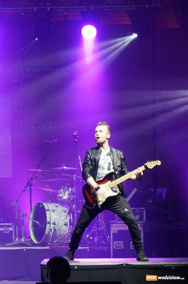 Zdjęcie w galerii na portalu naszwodzislaw.com: Koncert Sylwii Grzeszczak zgromadził tłumy na Dniach Godowa [FOTO] wiadomości z regionu