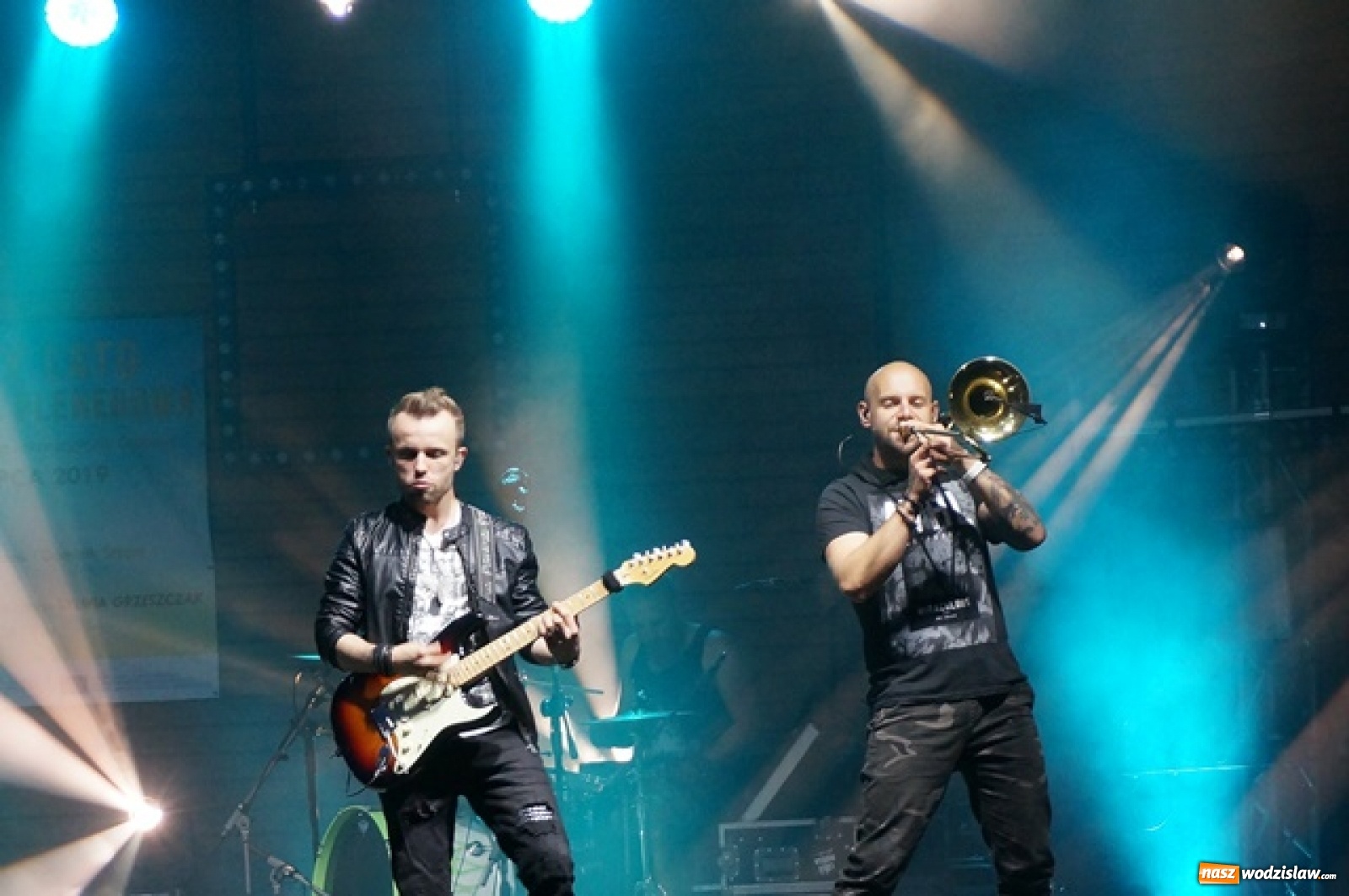 Zdjęcie w galerii na portalu naszwodzislaw.com: Koncert Sylwii Grzeszczak zgromadził tłumy na Dniach Godowa [FOTO] wiadomości z regionu