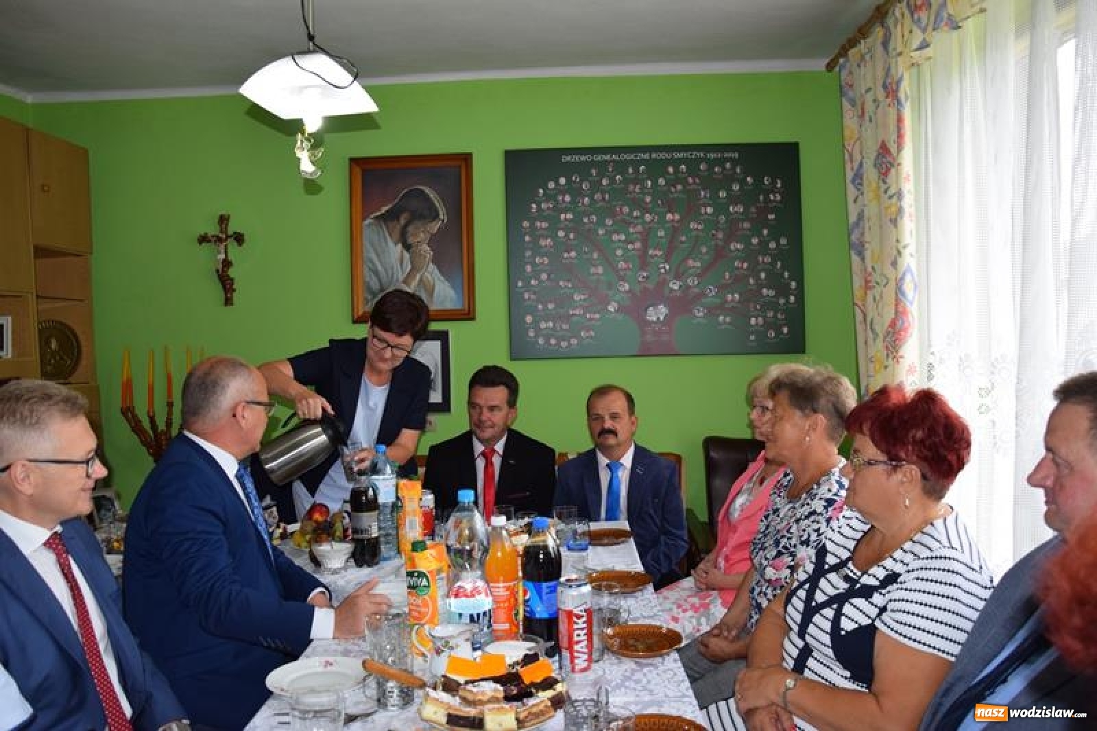 Zdjęcie w galerii na portalu naszwodzislaw.com: Wójt Mirosław Szymanek odwiedził najstarszą mieszkankę gminy Mszana wiadomości z regionu