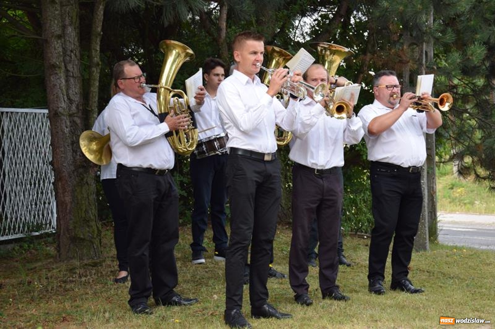 Zdjęcie w galerii na portalu naszwodzislaw.com: Wójt Mirosław Szymanek odwiedził najstarszą mieszkankę gminy Mszana wiadomości z regionu