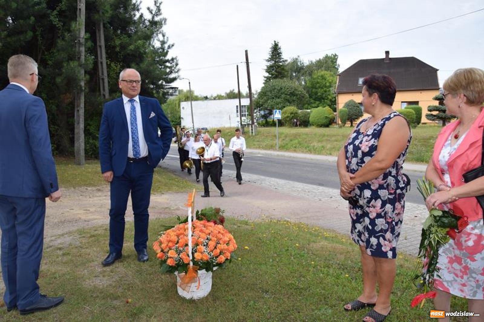Zdjęcie w galerii na portalu naszwodzislaw.com: Wójt Mirosław Szymanek odwiedził najstarszą mieszkankę gminy Mszana wiadomości z regionu