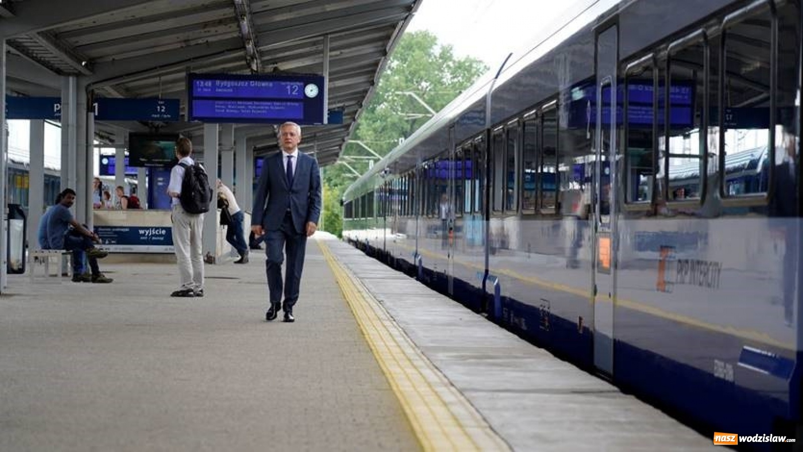 Zdjęcie w galerii na portalu naszwodzislaw.com: mObywatel zamiast dowodu podczas podroży pociągiem wiadomości z regionu