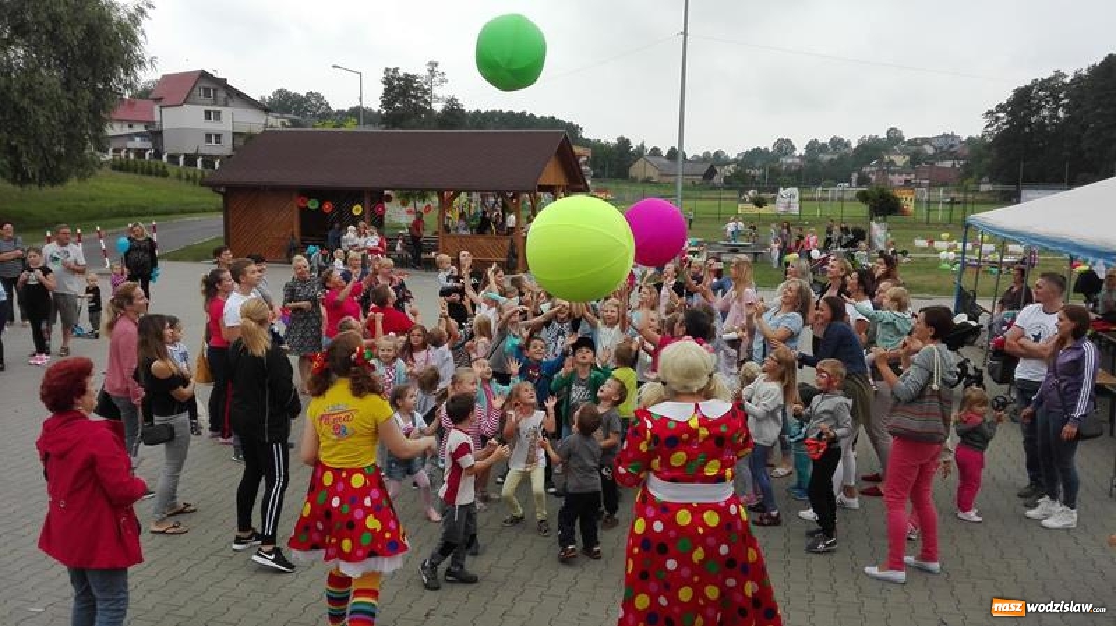 Zdjęcie w galerii na portalu naszwodzislaw.com: Baw się i śmiej. Festyn dla dzieci i młodzieży za nami [FOTO] wiadomości z regionu