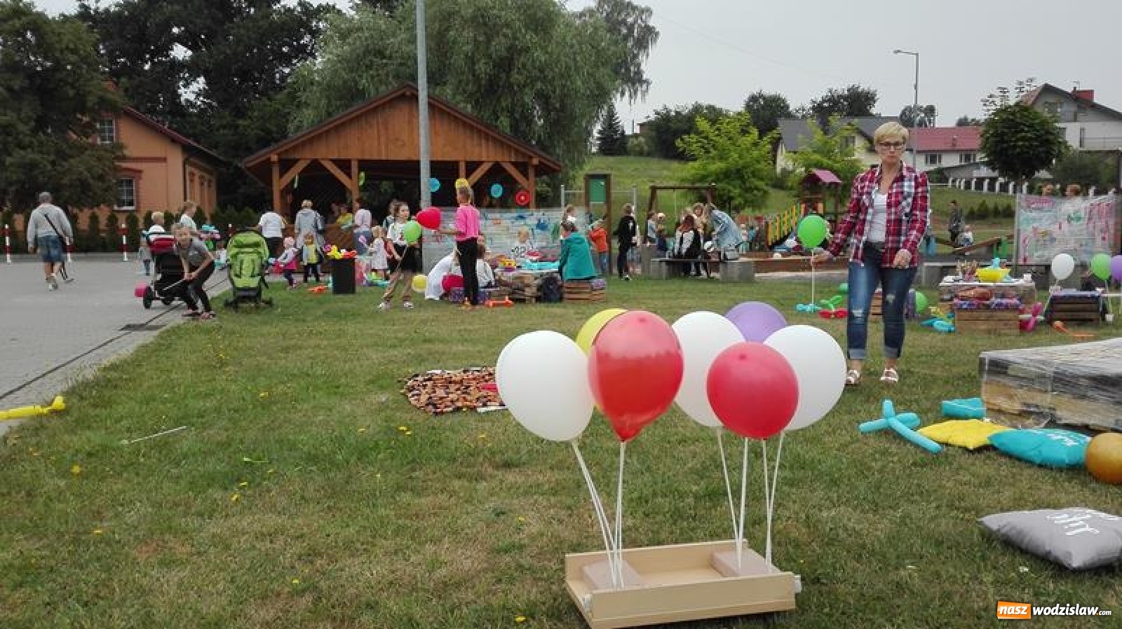 Zdjęcie w galerii na portalu naszwodzislaw.com: Baw się i śmiej. Festyn dla dzieci i młodzieży za nami [FOTO] wiadomości z regionu