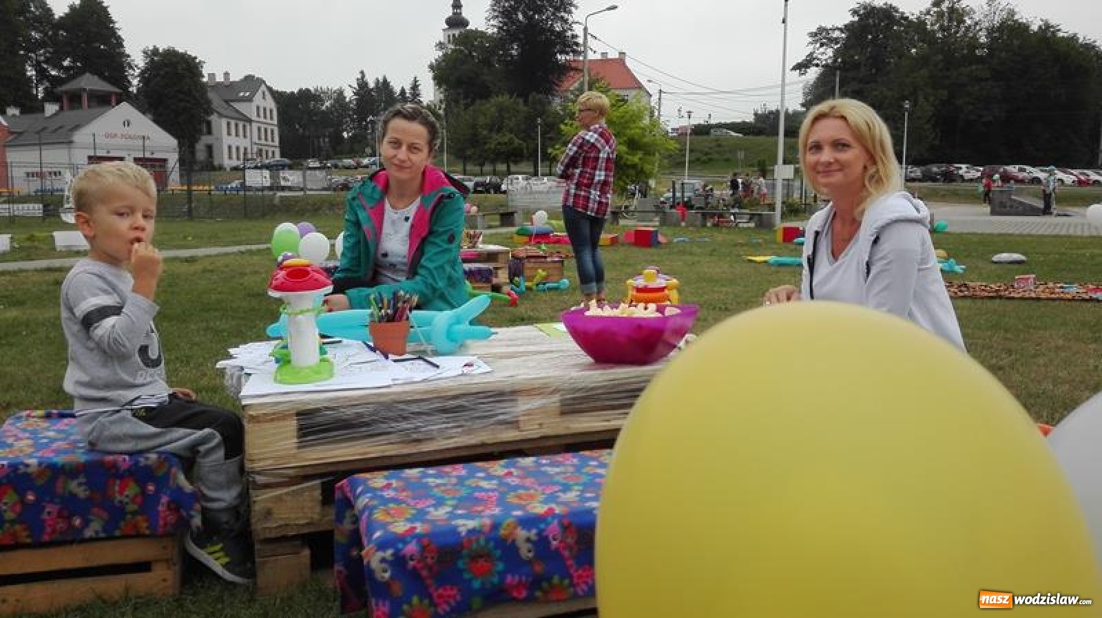 Zdjęcie w galerii na portalu naszwodzislaw.com: Baw się i śmiej. Festyn dla dzieci i młodzieży za nami [FOTO] wiadomości z regionu