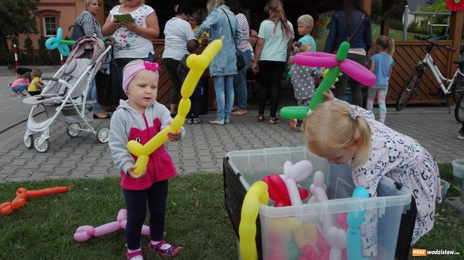 Zdjęcie w galerii na portalu naszwodzislaw.com: Baw się i śmiej. Festyn dla dzieci i młodzieży za nami [FOTO] wiadomości z regionu