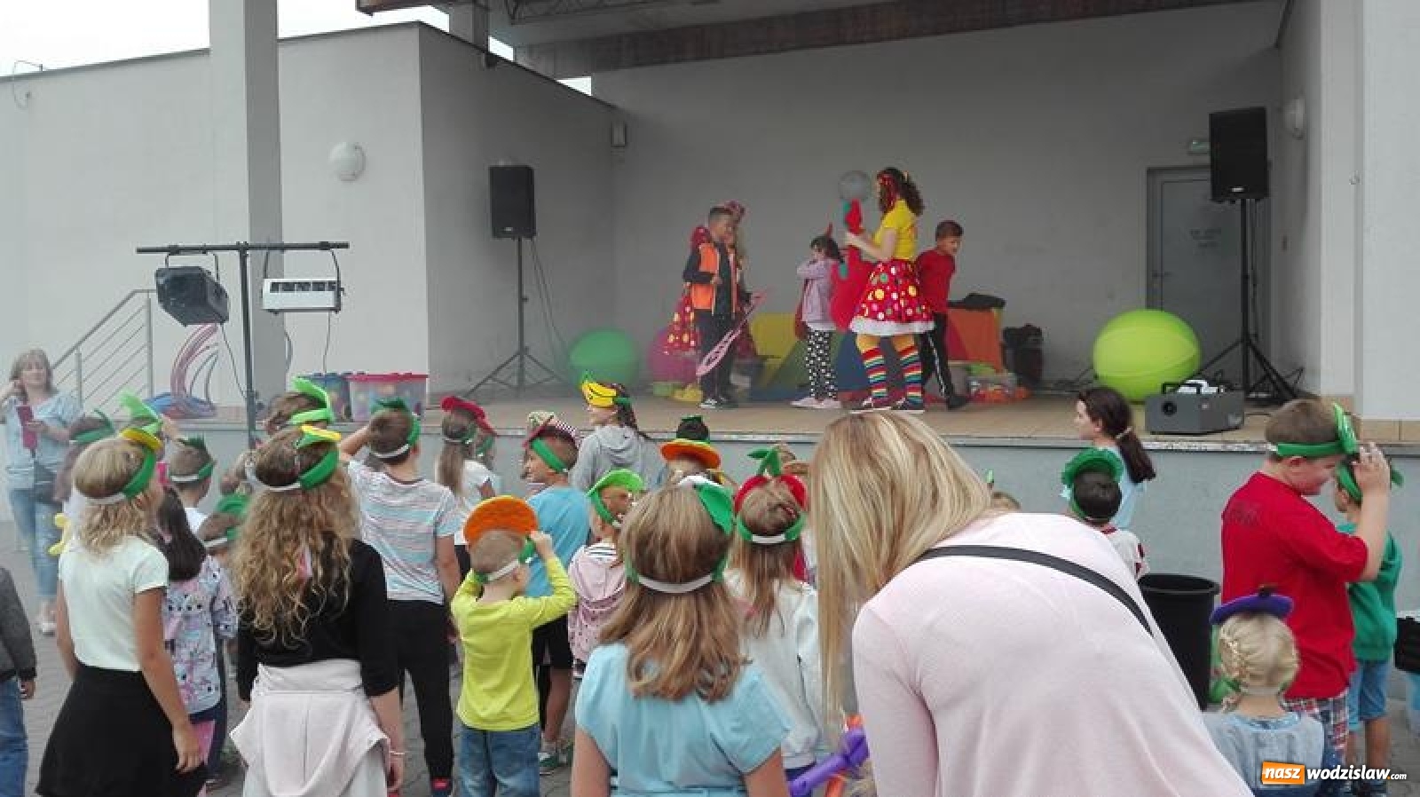 Zdjęcie w galerii na portalu naszwodzislaw.com: Baw się i śmiej. Festyn dla dzieci i młodzieży za nami [FOTO] wiadomości z regionu