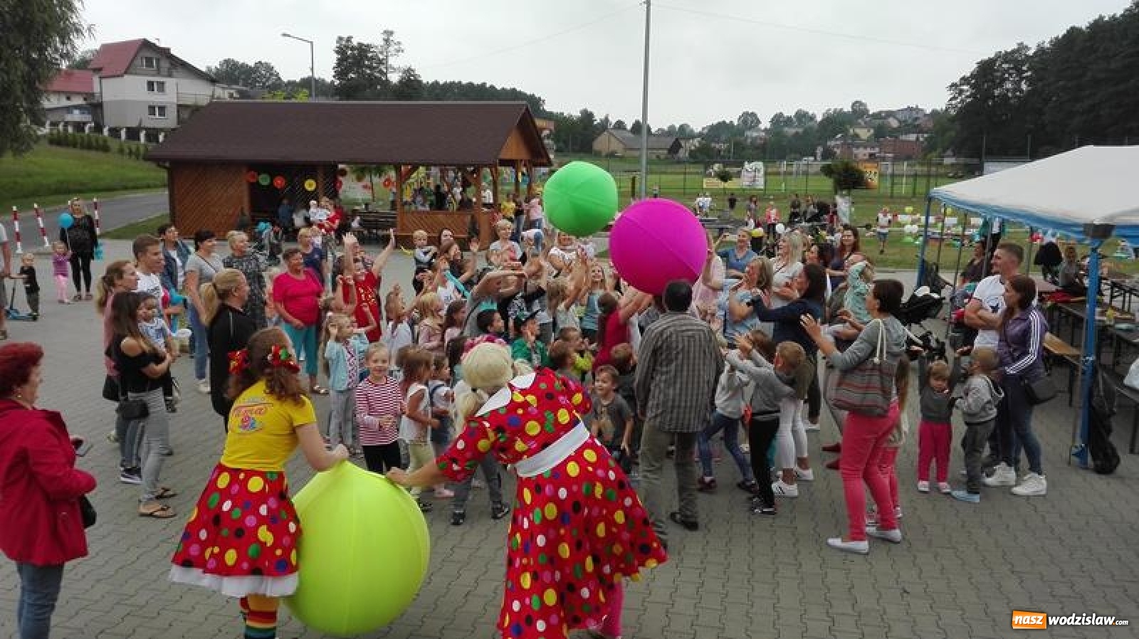 Zdjęcie w galerii na portalu naszwodzislaw.com: Baw się i śmiej. Festyn dla dzieci i młodzieży za nami [FOTO] wiadomości z regionu