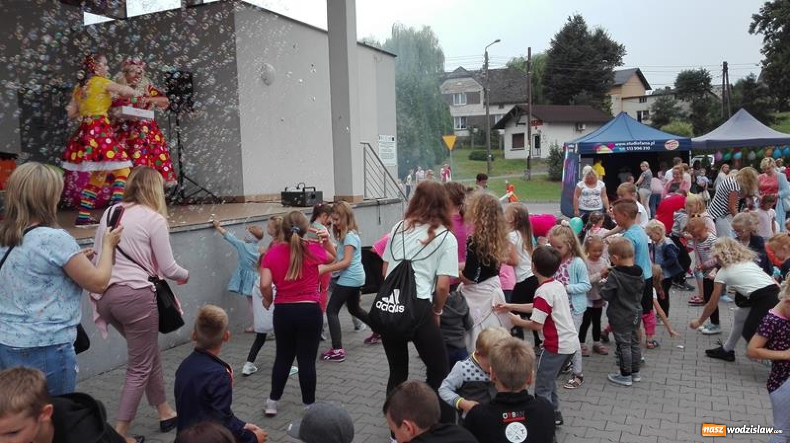 Zdjęcie w galerii na portalu naszwodzislaw.com: Baw się i śmiej. Festyn dla dzieci i młodzieży za nami [FOTO] wiadomości z regionu