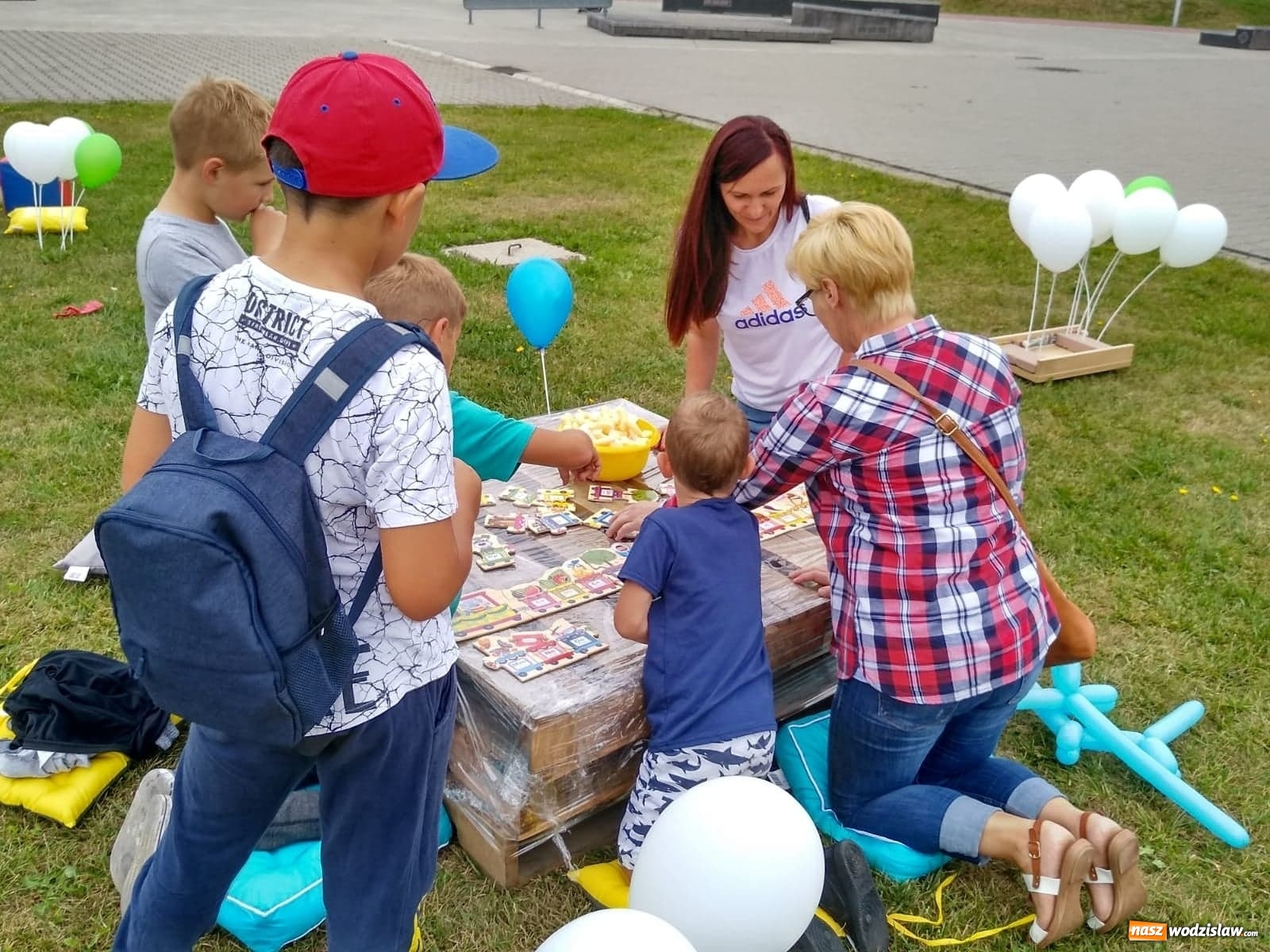 Zdjęcie w galerii na portalu naszwodzislaw.com: Baw się i śmiej. Festyn dla dzieci i młodzieży za nami [FOTO] wiadomości z regionu