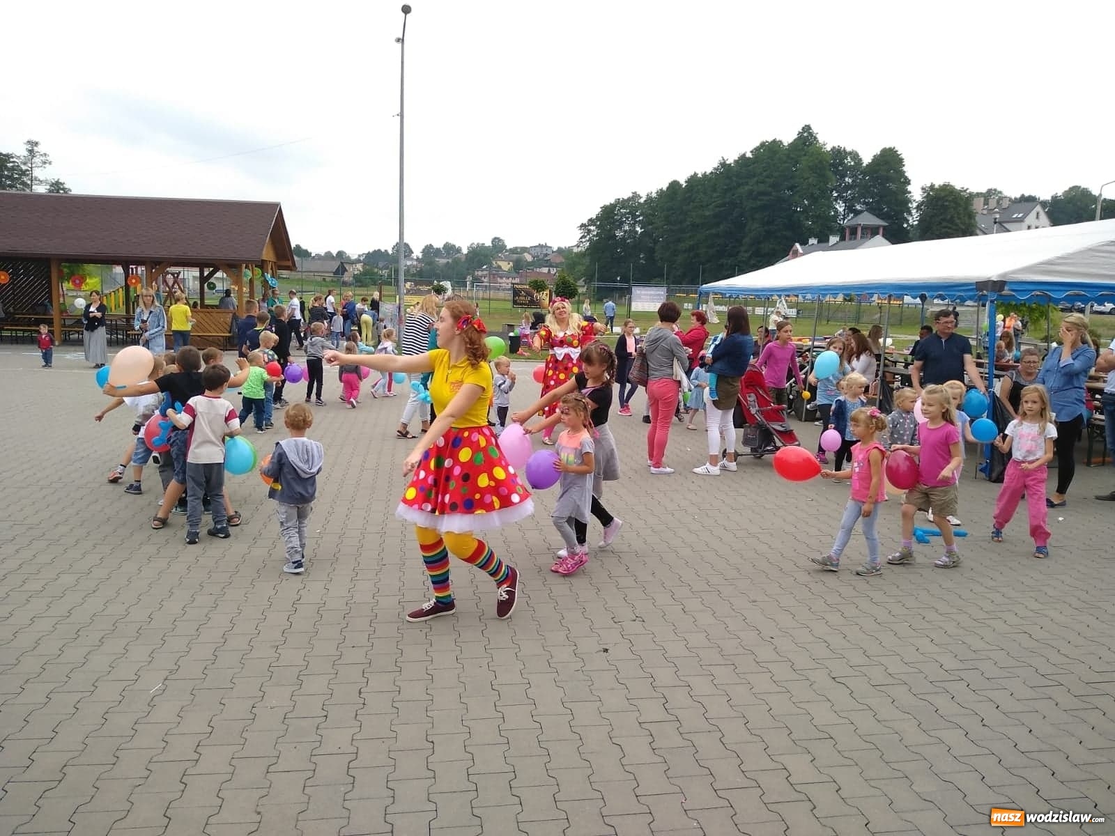 Zdjęcie w galerii na portalu naszwodzislaw.com: Baw się i śmiej. Festyn dla dzieci i młodzieży za nami [FOTO] wiadomości z regionu