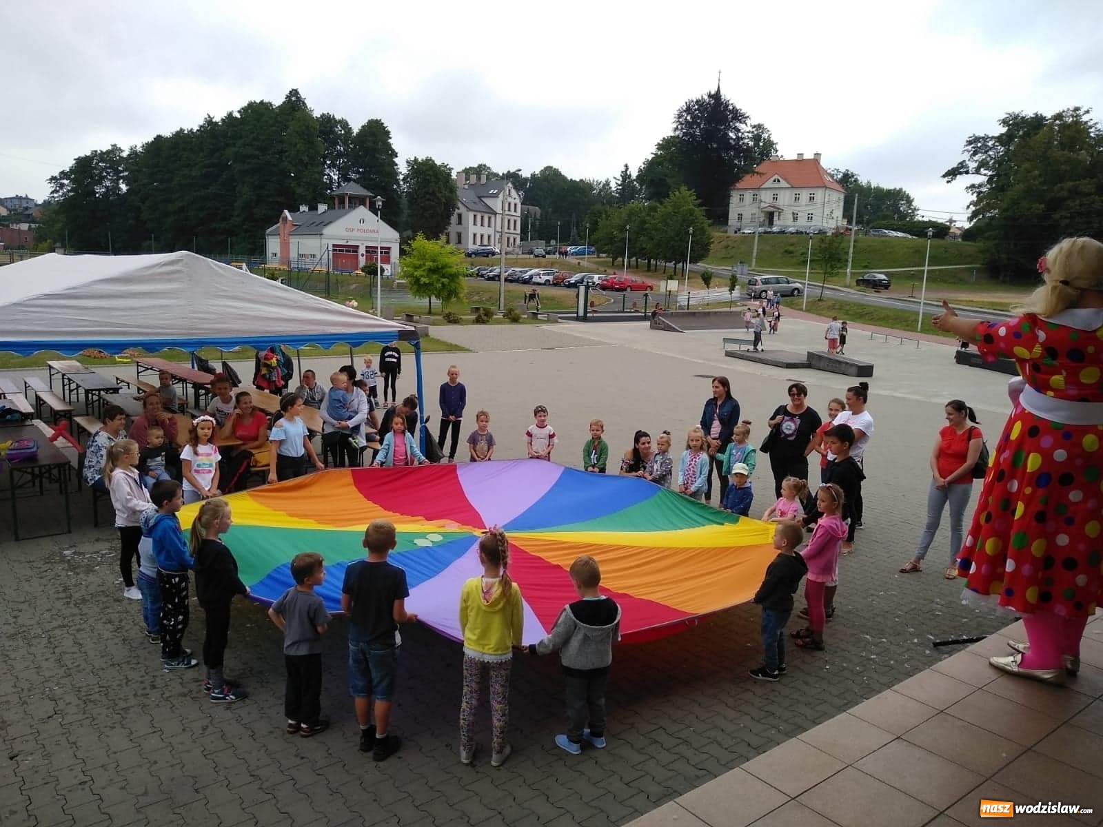 Zdjęcie w galerii na portalu naszwodzislaw.com: Baw się i śmiej. Festyn dla dzieci i młodzieży za nami [FOTO] wiadomości z regionu