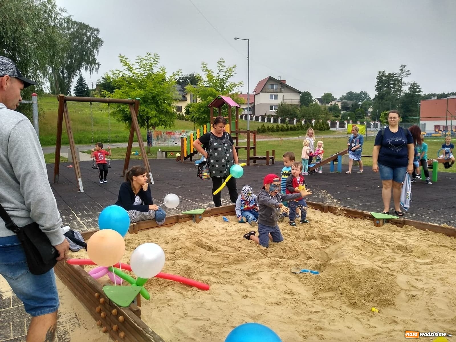 Zdjęcie w galerii na portalu naszwodzislaw.com: Baw się i śmiej. Festyn dla dzieci i młodzieży za nami [FOTO] wiadomości z regionu