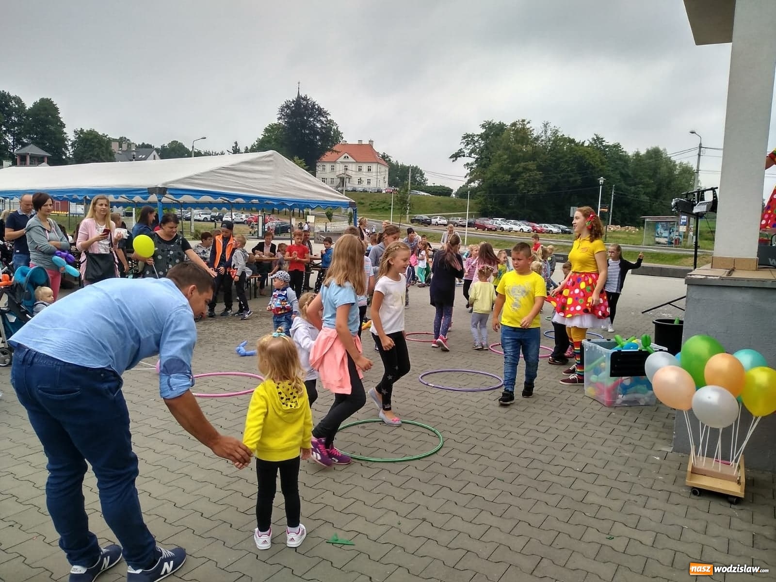 Zdjęcie w galerii na portalu naszwodzislaw.com: Baw się i śmiej. Festyn dla dzieci i młodzieży za nami [FOTO] wiadomości z regionu