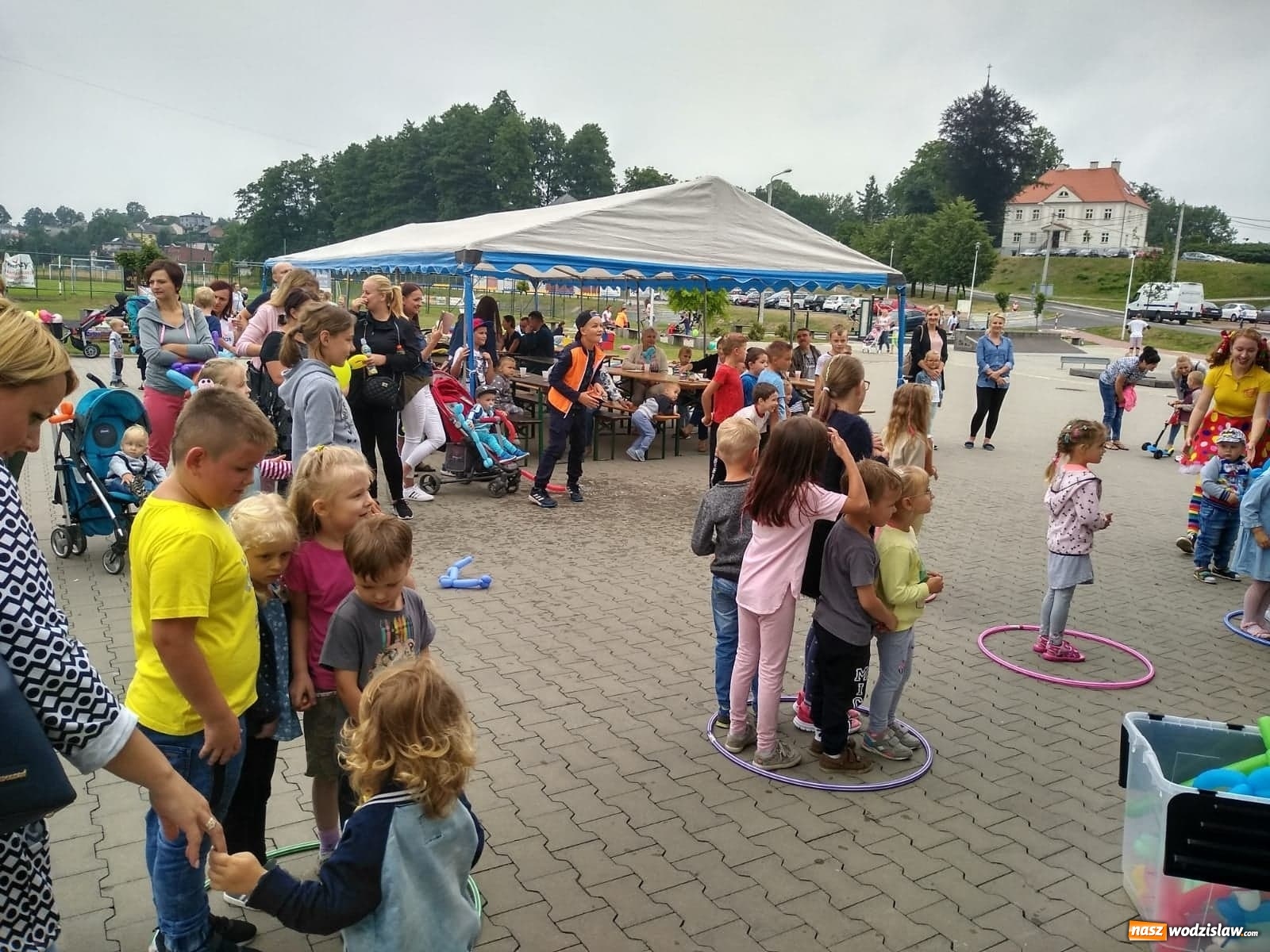 Zdjęcie w galerii na portalu naszwodzislaw.com: Baw się i śmiej. Festyn dla dzieci i młodzieży za nami [FOTO] wiadomości z regionu