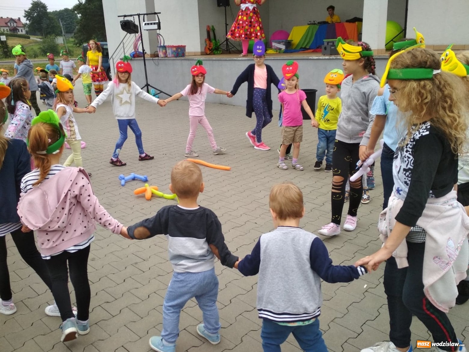 Zdjęcie w galerii na portalu naszwodzislaw.com: Baw się i śmiej. Festyn dla dzieci i młodzieży za nami [FOTO] wiadomości z regionu