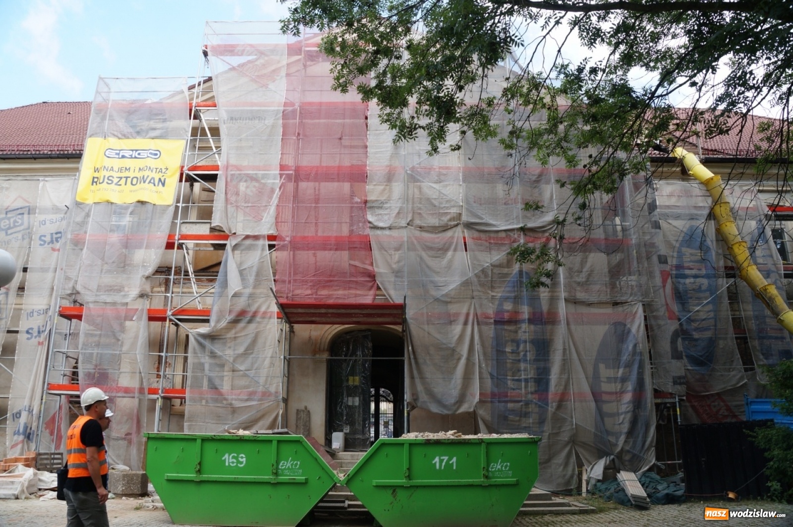 Zdjęcie w galerii na portalu naszwodzislaw.com: Ruszyła rozbiórka dachu Pałacu Dietrichsteinów [FOTO] wiadomości z regionu