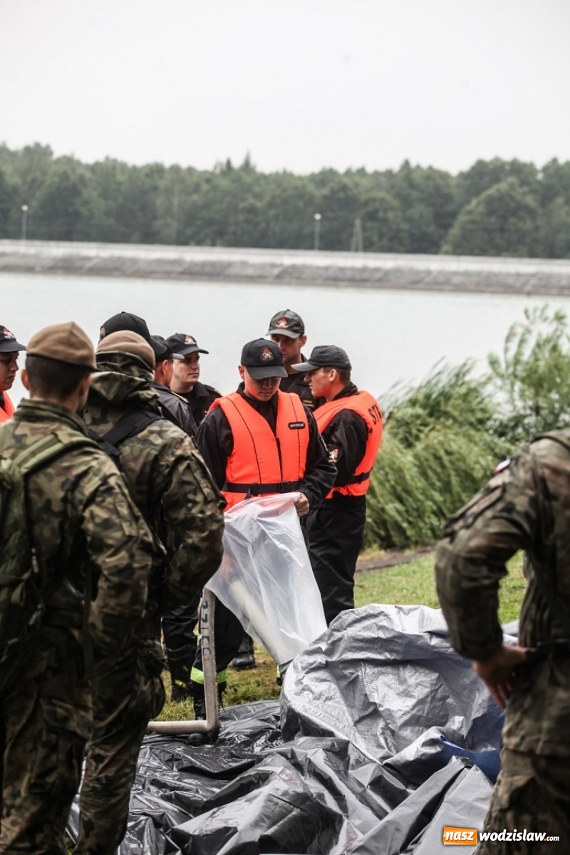 Zdjęcie w galerii na portalu naszwodzislaw.com: Strażacy i terytorialsi po wspólnych ćwiczeniach wiadomości z regionu