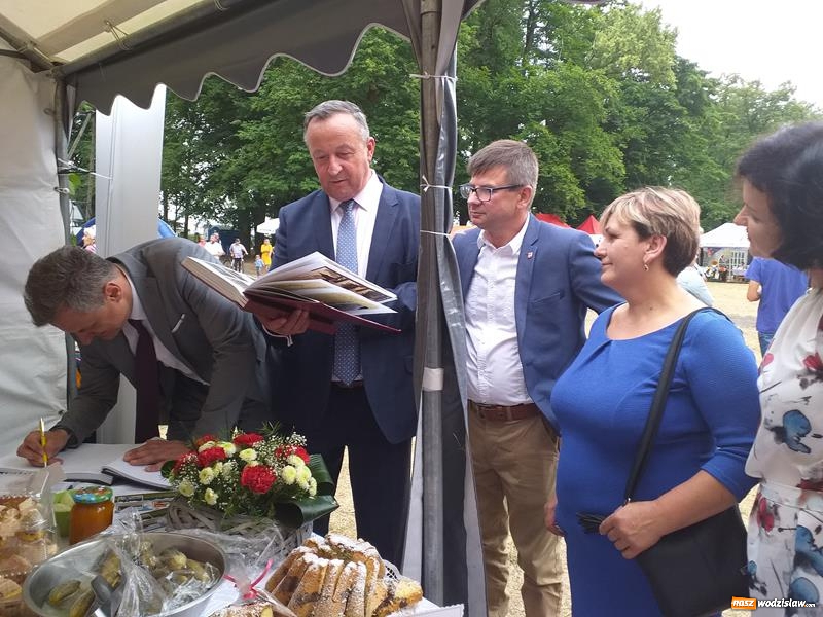 Zdjęcie w galerii na portalu naszwodzislaw.com: KGW Połomia i zespół śpiewaczy Mszanianka reprezentowały gminę w Wolbórzu wiadomości z regionu