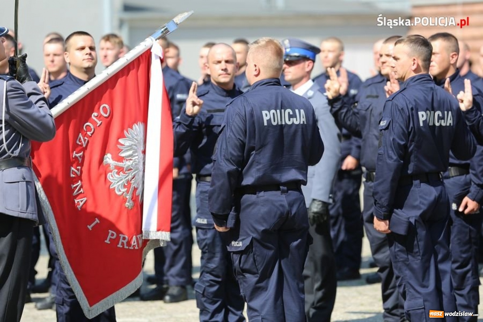 Zdjęcie w galerii na portalu naszwodzislaw.com: Nowi policjanci złożyli ślubowanie [FOTO] wiadomości z regionu