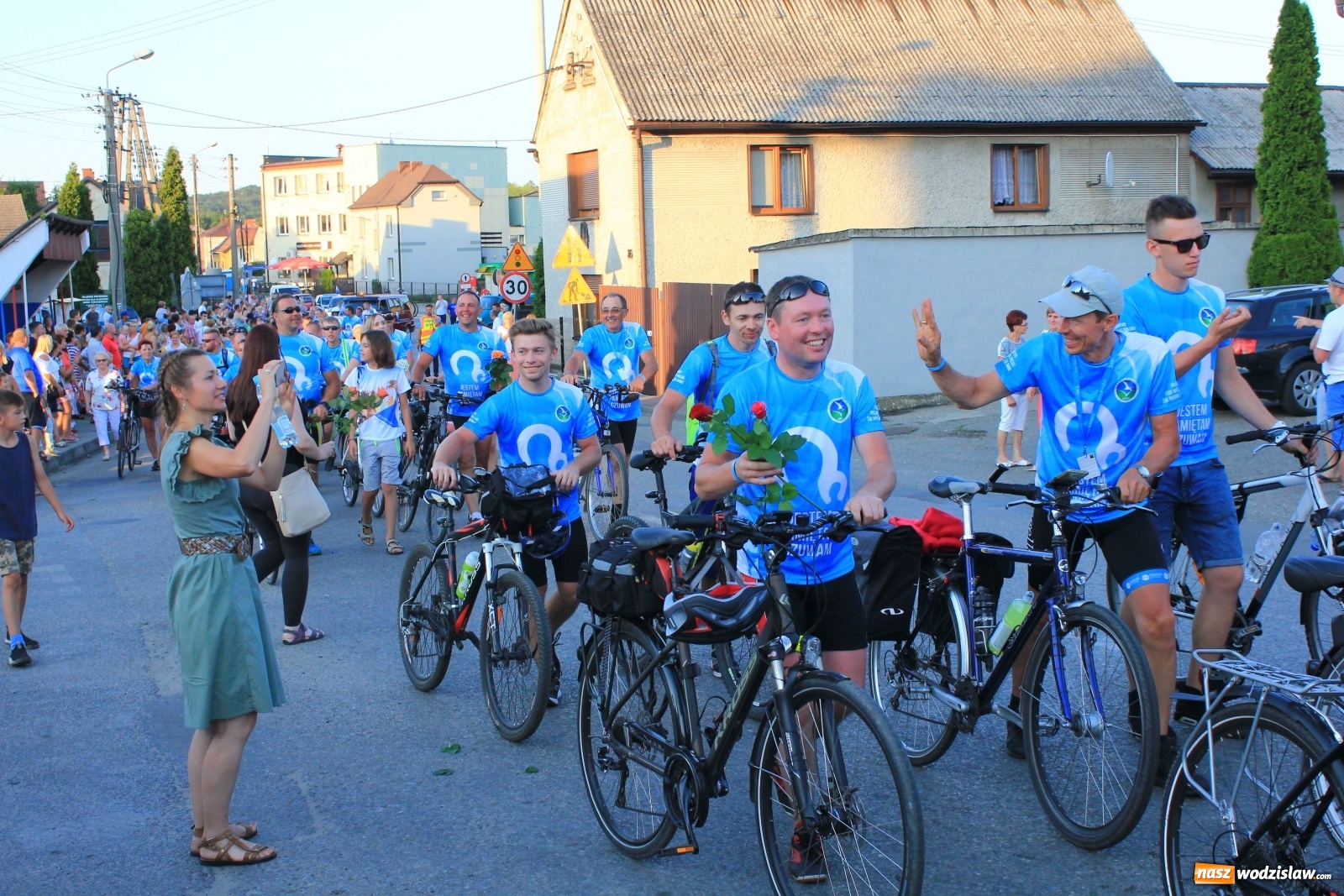 Zdjęcie w galerii na portalu naszwodzislaw.com: Szczęśliwe zakończenie pielgrzymowania wiadomości z regionu