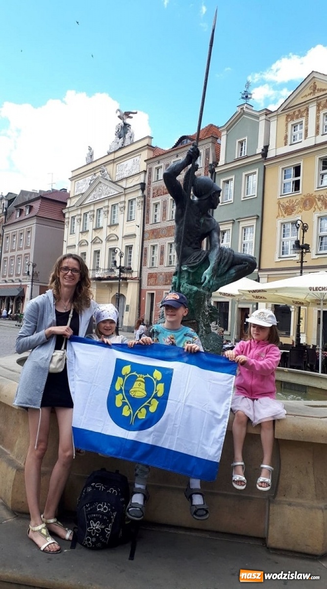 Zdjęcie w galerii na portalu naszwodzislaw.com: Flaga Mszany w podróży po całej Europie [FOTO] wiadomości z regionu