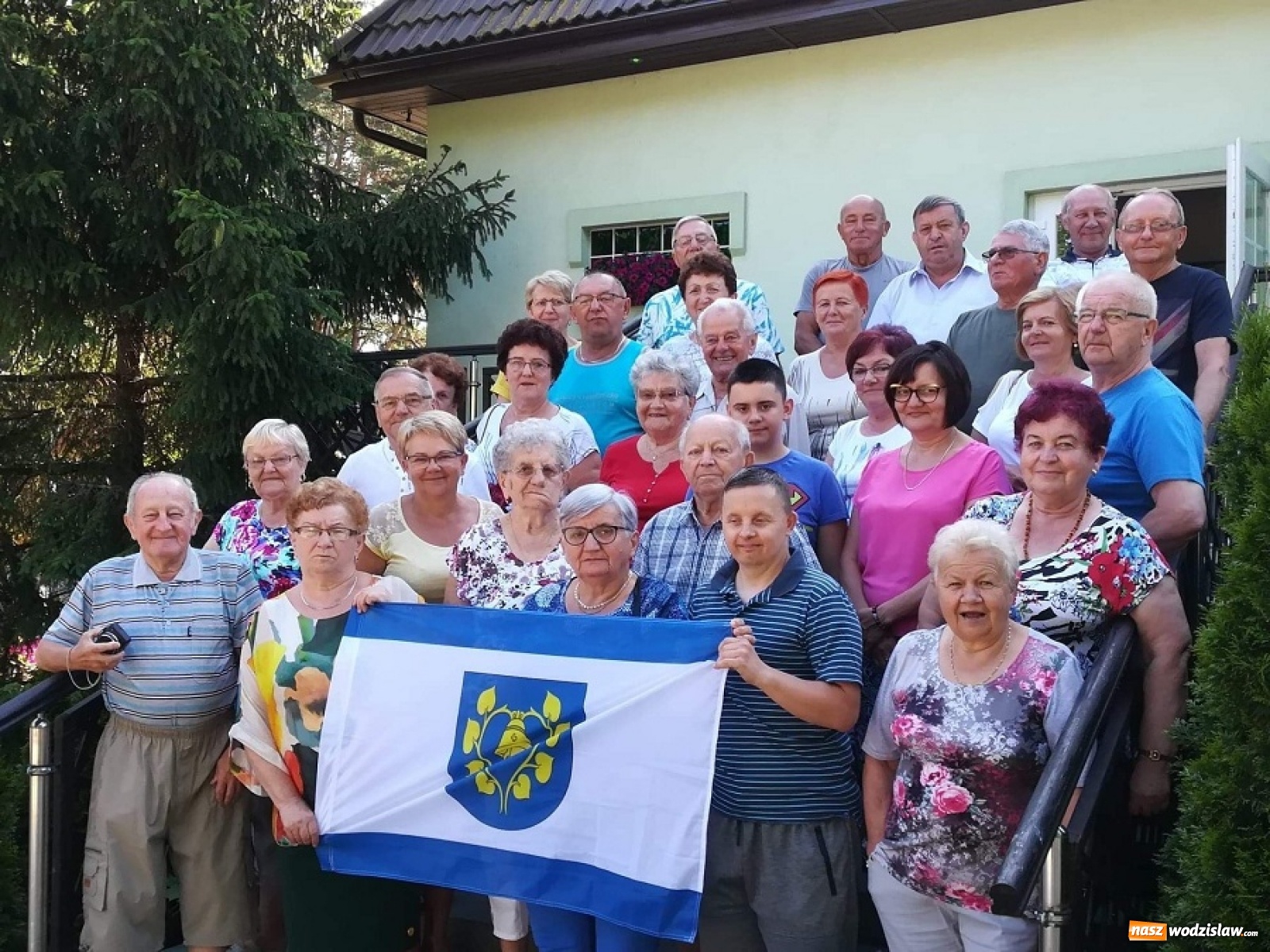 Zdjęcie w galerii na portalu naszwodzislaw.com: Flaga Mszany w podróży po całej Europie [FOTO] wiadomości z regionu