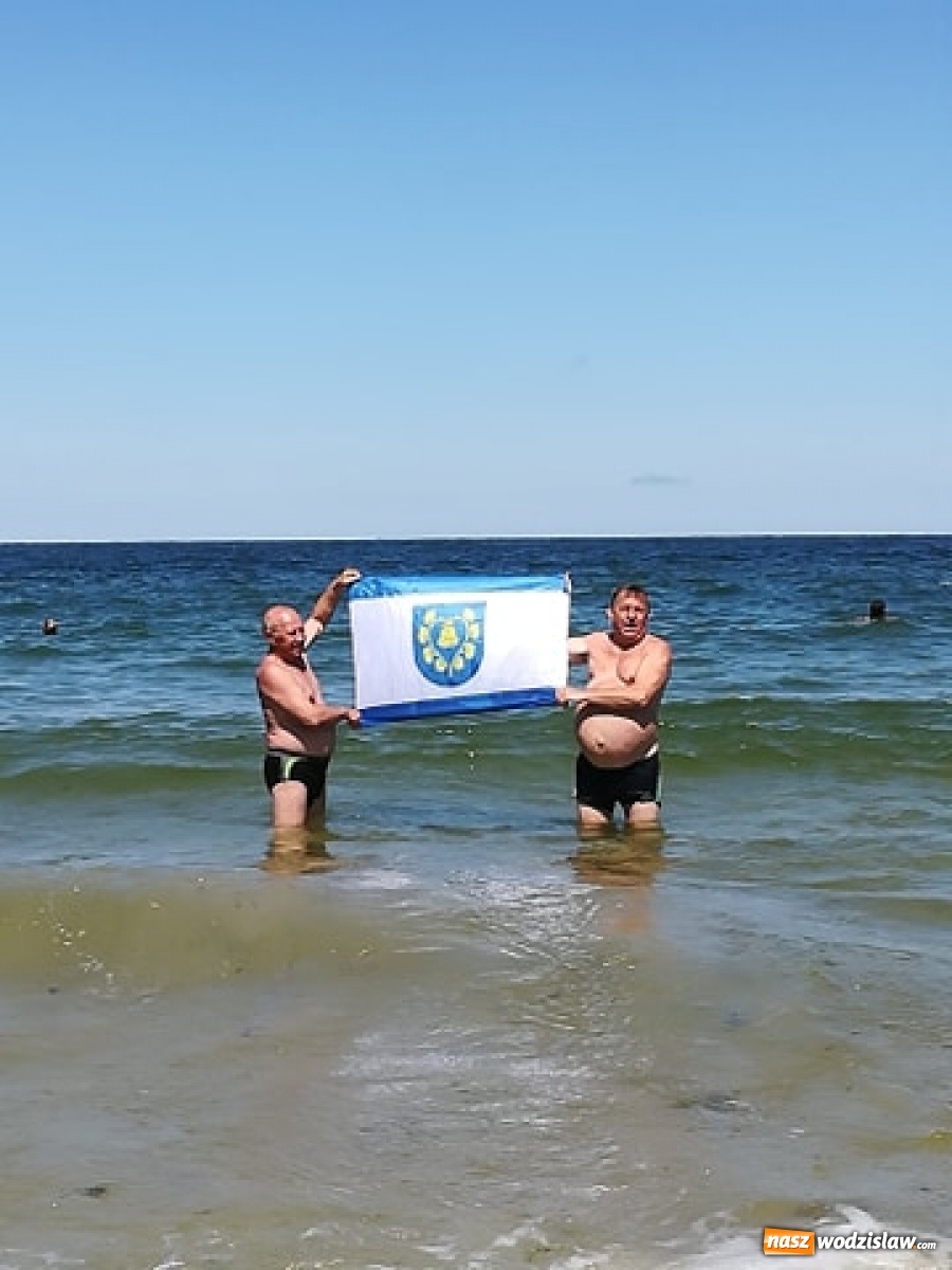 Zdjęcie w galerii na portalu naszwodzislaw.com: Flaga Mszany w podróży po całej Europie [FOTO] wiadomości z regionu