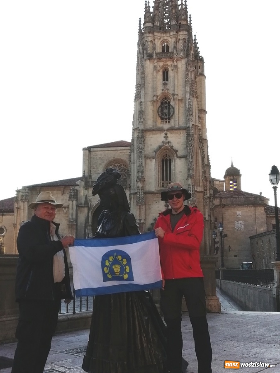 Zdjęcie w galerii na portalu naszwodzislaw.com: Flaga Mszany w podróży po całej Europie [FOTO] wiadomości z regionu