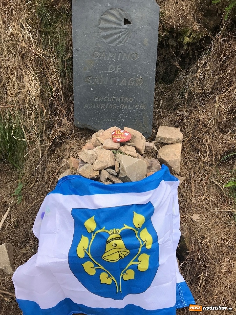 Zdjęcie w galerii na portalu naszwodzislaw.com: Flaga Mszany w podróży po całej Europie [FOTO] wiadomości z regionu