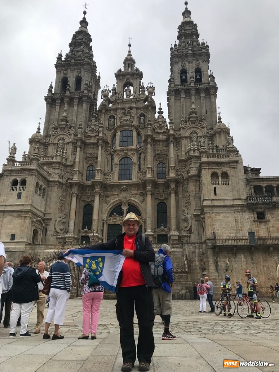 Zdjęcie w galerii na portalu naszwodzislaw.com: Flaga Mszany w podróży po całej Europie [FOTO] wiadomości z regionu