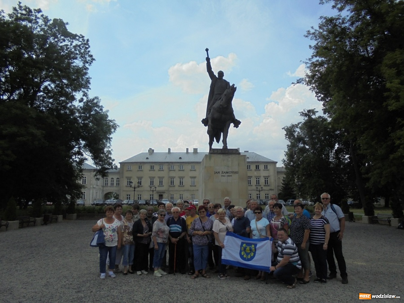 Zdjęcie w galerii na portalu naszwodzislaw.com: Flaga Mszany w podróży po całej Europie [FOTO] wiadomości z regionu