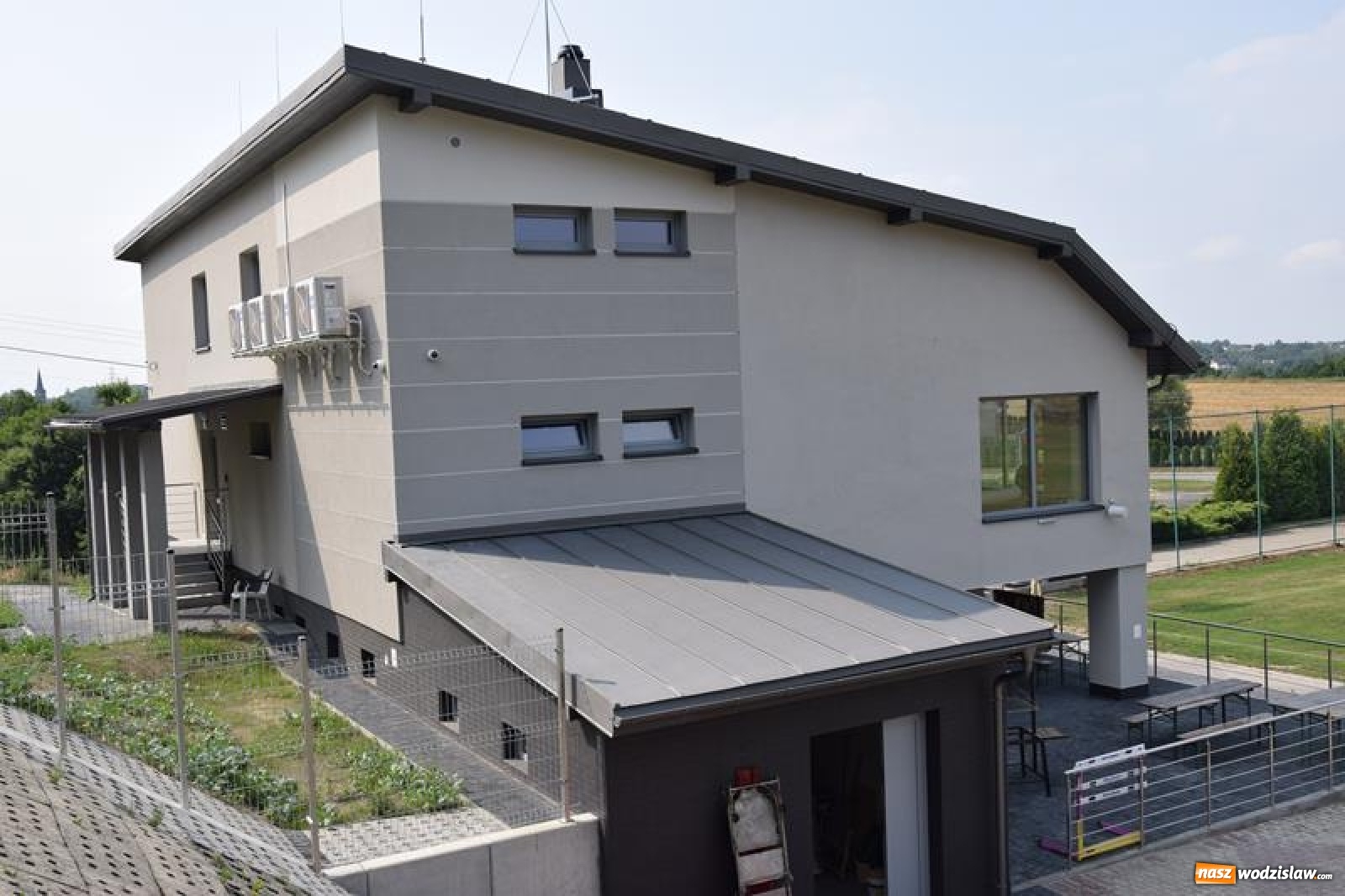 Zdjęcie w galerii na portalu naszwodzislaw.com: Zakończyła się termomodernizacja szatni sportowej w Mszanie [FOTO] wiadomości z regionu