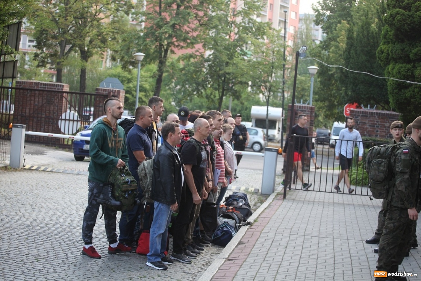 Zdjęcie w galerii na portalu naszwodzislaw.com: Wcielenie do WOT w rocznicę Powstania Warszawskiego wiadomości z regionu