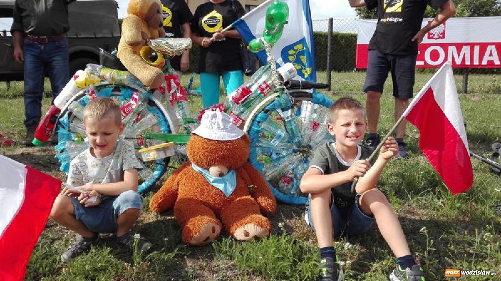 Zdjęcie w galerii na portalu naszwodzislaw.com: Połomia kibicowała przejazdowi Tour de Pologne przez Gminę Mszana wiadomości z regionu