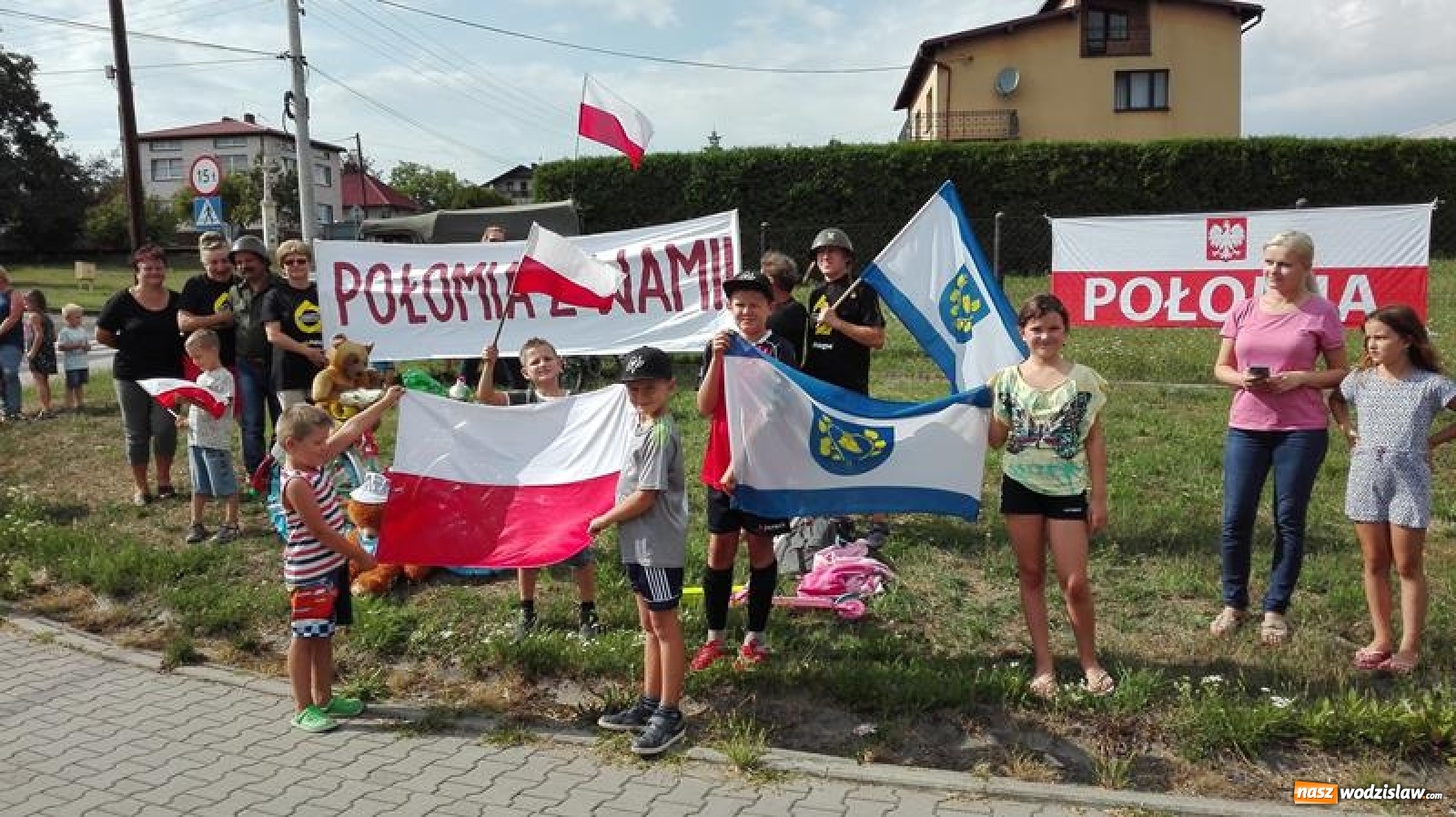 Zdjęcie w galerii na portalu naszwodzislaw.com: Połomia kibicowała przejazdowi Tour de Pologne przez Gminę Mszana wiadomości z regionu
